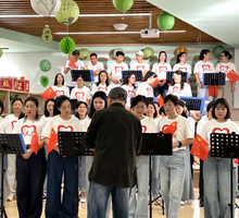 相聚洪泽外国语中学：40名歌友以歌声向祖国告白！